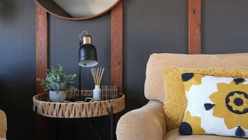 TV, peis og kontorer