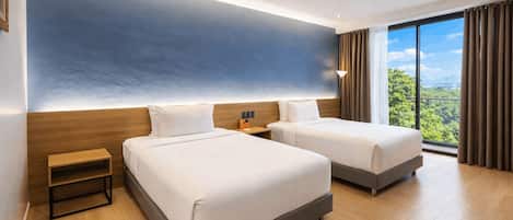 Premier Double Room | Minibar, desk, blackout curtains, soundproofing