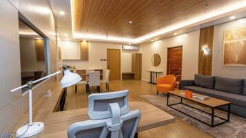 Presidential Room | Minibar, desk, blackout curtains, soundproofing