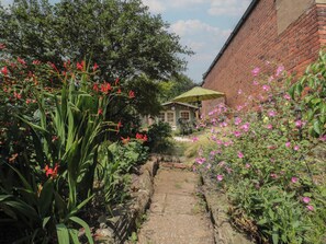 Cottage | Property grounds