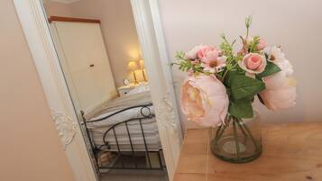 2 bedrooms, WiFi (free), individually decorated, individually furnished