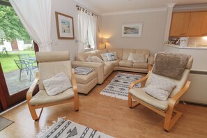 Living area - Albert's Den (Falmouth)