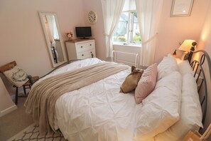 2 bedrooms, individually decorated, individually furnished, free WiFi