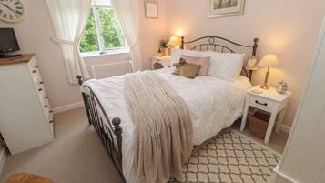2 bedrooms, individually decorated, individually furnished, free WiFi