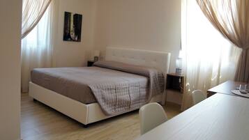 Double Room | Desk, laptop workspace, soundproofing, free WiFi