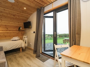 1 Schlafzimmer, individuell dekoriert, individuell eingerichtet