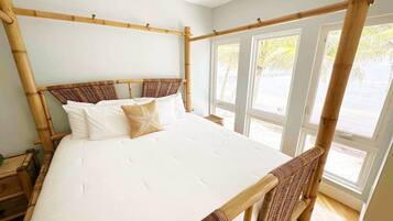 2 chambres, bureau, fer et planche Ă repasser, lit parapluie