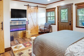 3 bedrooms, desk, travel crib, WiFi - Game Room, Mtn Views! Unit 1 Mi to Heavenly Resort (Stateline)