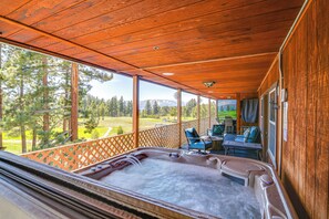 Outdoor spa tub - Game Room, Mtn Views! Unit 1 Mi to Heavenly Resort (Stateline)
