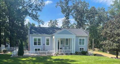 Modern Miss - Inviting, modern home 5 minutes from the Square and Ole Miss.