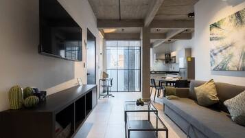 Een televisie en een kantoor