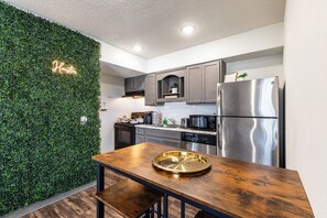 Private kitchen - Family Friendly Retreat near Med Center NRG Stadium Perfect for Your Getaway (Houston)