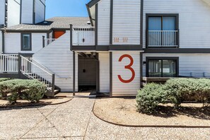 Exterior detail - Family Friendly Retreat near Med Center NRG Stadium Perfect for Your Getaway (Houston)