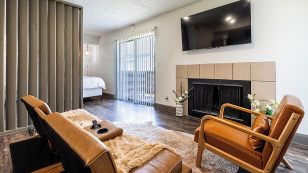 Smart TV - Family Friendly Retreat near Med Center NRG Stadium Perfect for Your Getaway (Houston)