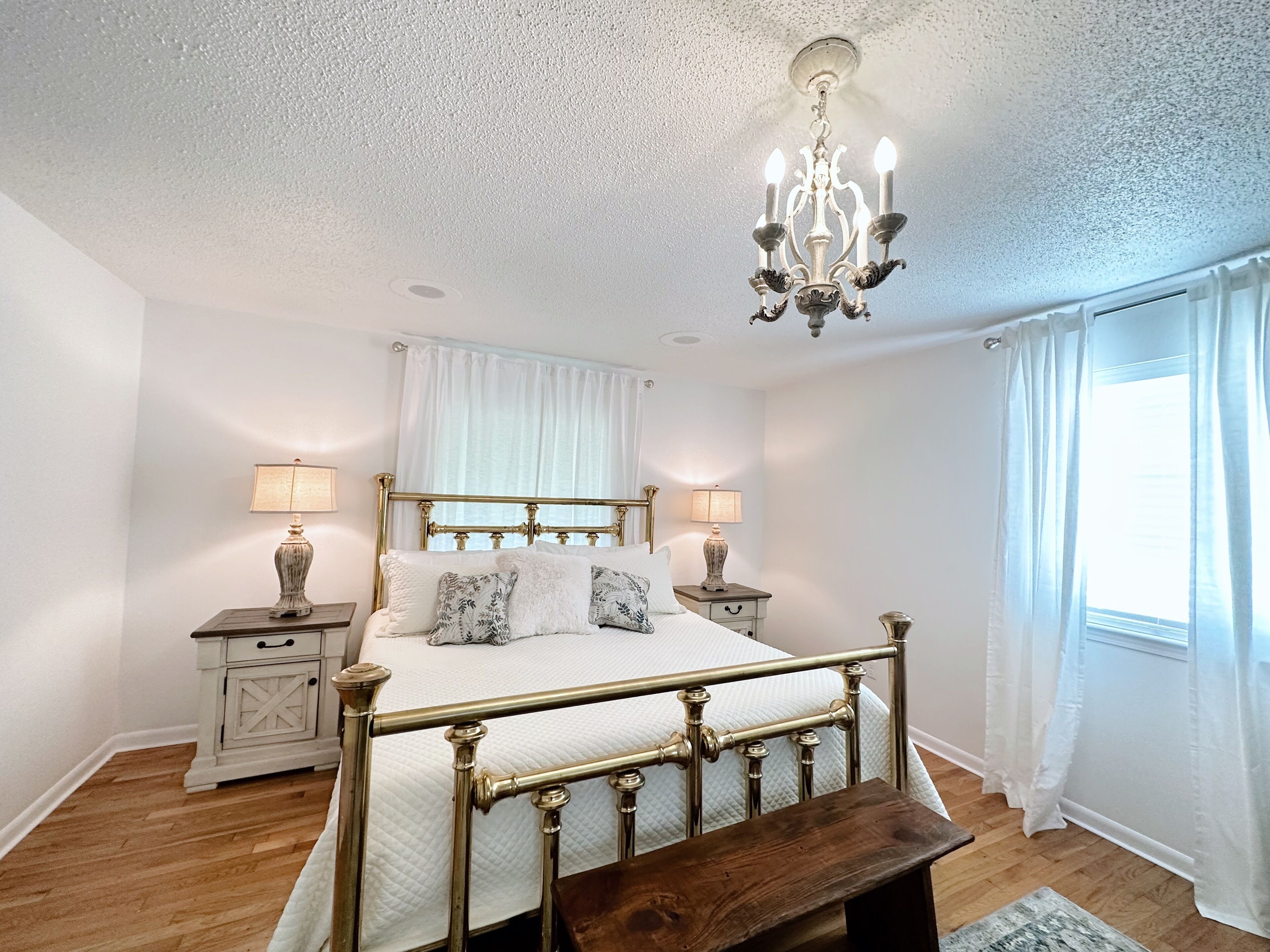 3 bedrooms, desk, iron/ironing board, WiFi (free)