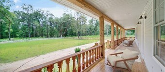 The Bluehouse In Robert - An Elegant Country Getaway