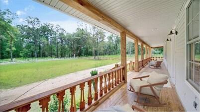The Bluehouse In Robert - An Elegant Country Getaway