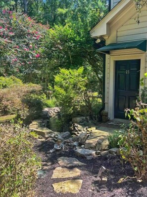 Property grounds - Elegant, Private Studio in Covington “Hollywood of the South.” Near Atlanta (Covington)