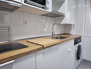Fridge, microwave, dishwasher, coffee/tea maker