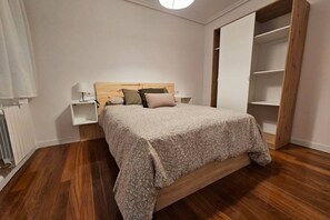 Fer et planche à repasser, Wi-Fi gratuit, draps fournis