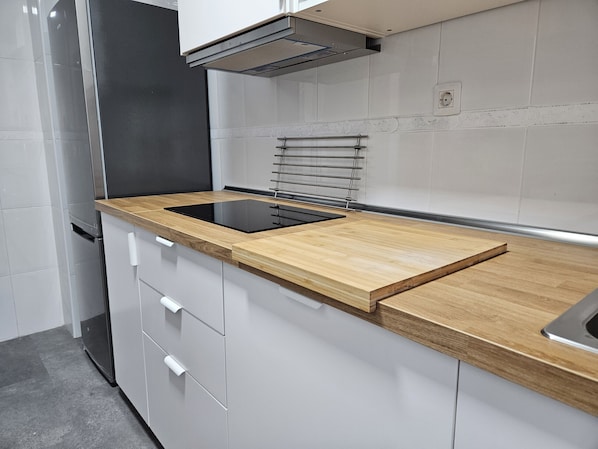 Fridge, microwave, dishwasher, coffee/tea maker