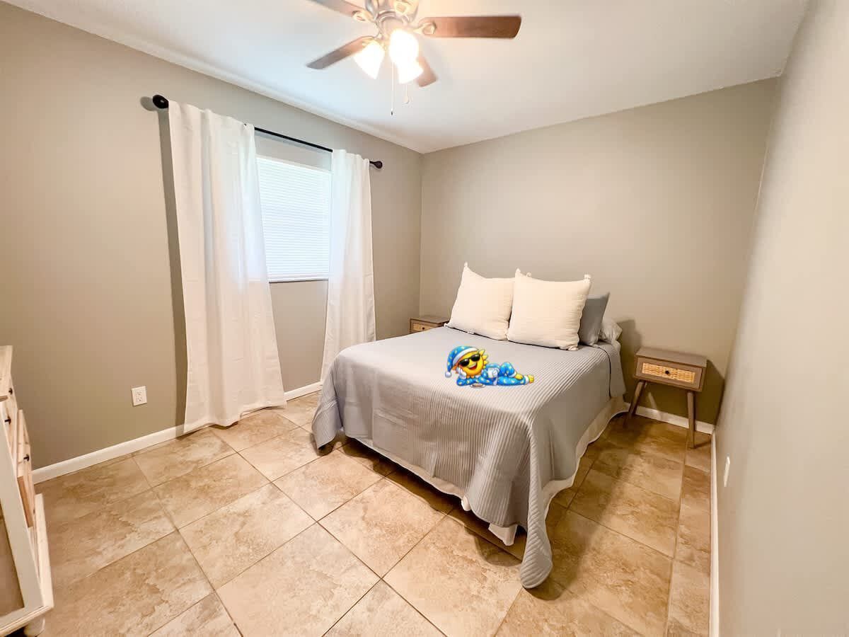2 habitaciones, tabla de planchar con plancha, cuna de viaje y wifi 