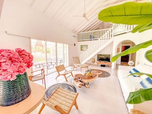 TV connectée, baby-foot, espaces bureaux