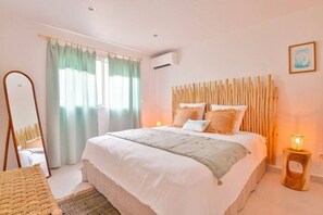 4 bedrooms, desk, iron/ironing board, free WiFi