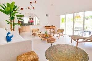 TV connectée, baby-foot, espaces bureaux