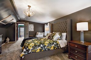 4 bedrooms, desk, free WiFi, bed sheets