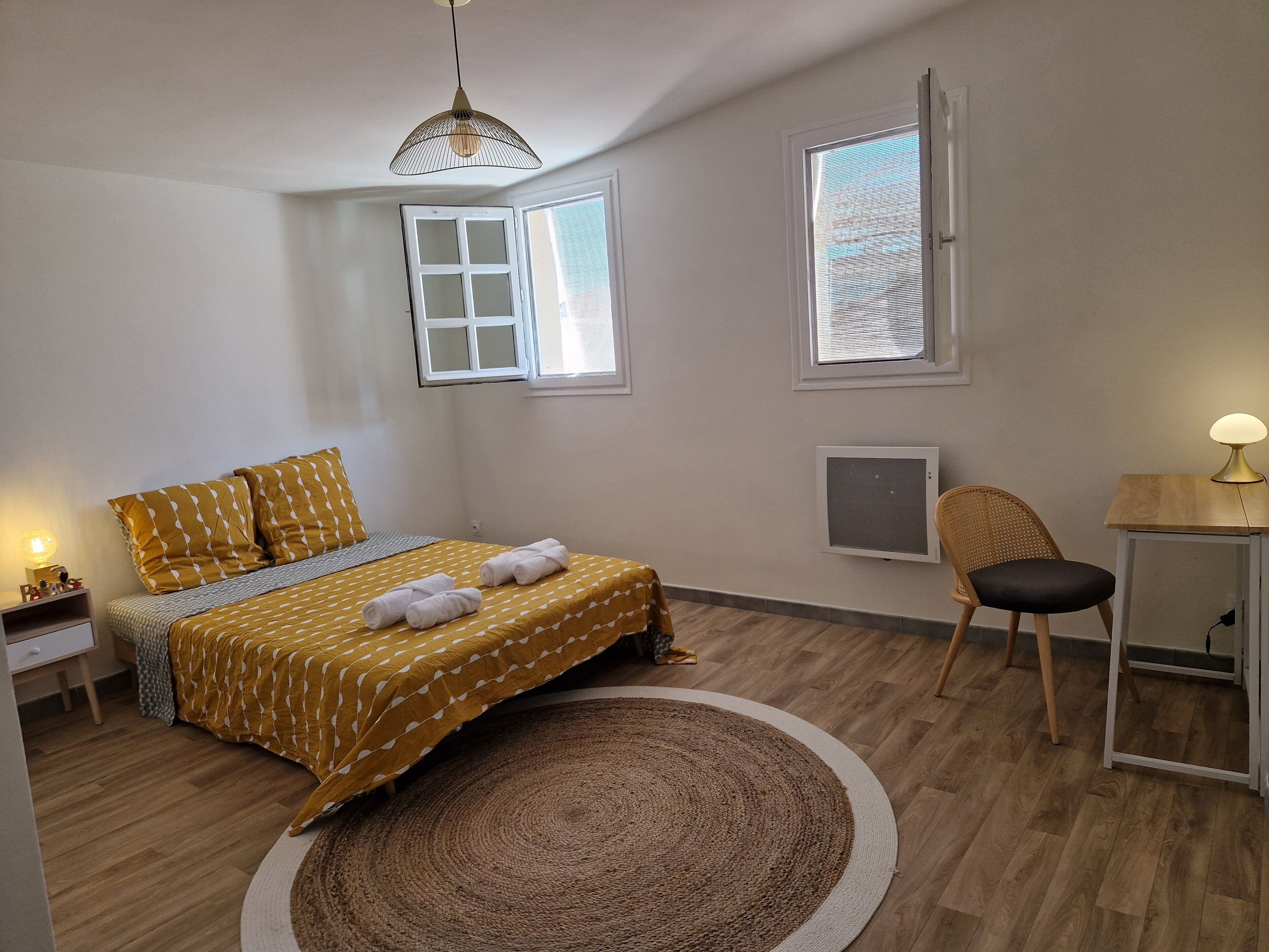 2 Schlafzimmer, Schreibtisch, Bügeleisen/Bügelbrett, Reisekinderbett