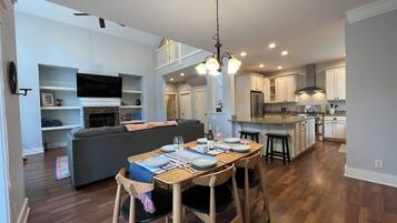 House | In-room dining