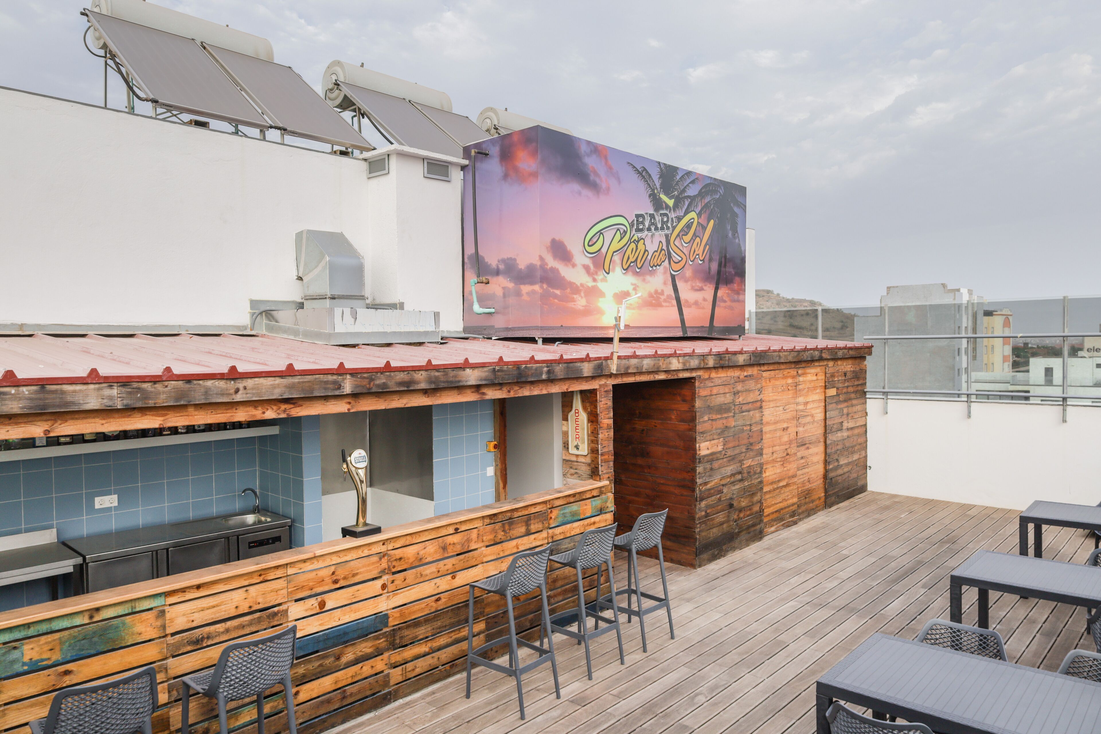 บาร์ริมสระว่ายน้ำ