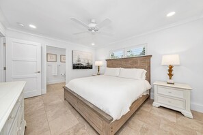 3 camere, una scrivania, ferro/asse da stiro, culla da viaggio