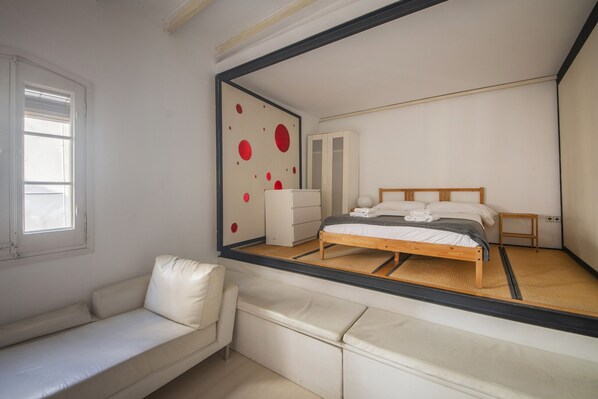 1 bedroom, iron/ironing board, free WiFi - Pied-à-terre in central Barcelona 100m from beach. (Barcelona)