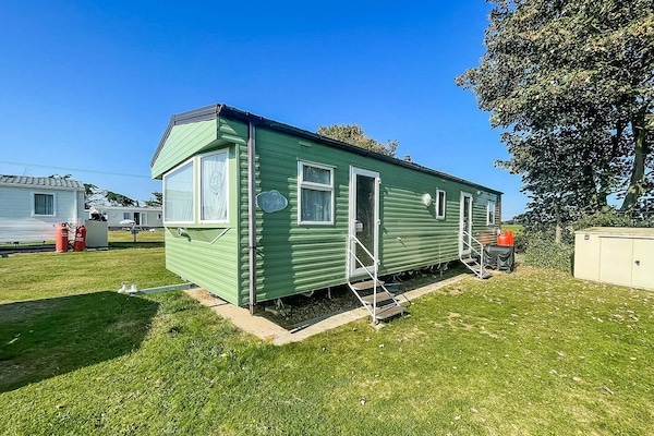 Valley Farm Holiday Park is the perfect destination for family holidays 2026, offering a range of activities and easy access to some of the best beaches in Essex, including the stunning Walton on the Naze beach.