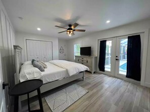 5 bedrooms, iron/ironing board, WiFi, bed sheets