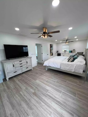 5 chambres, fer et planche à repasser, lit de bébé portatif, Wi-Fi