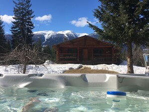 Outdoor spa tub - The Timberline Romance (Golden)