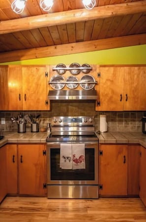 冰箱、微波炉、烤箱、炉灶