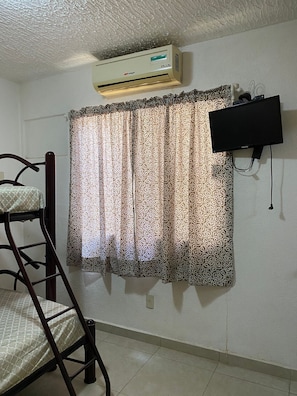 3 chambres, fer et planche à repasser, Wi-Fi, draps fournis