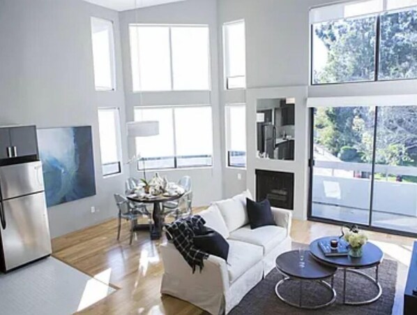 Living area - Westwood Living - Gorgeous Modern One Bedroom Available For Rent, Close to UCLA (Los Angeles)