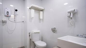 Deluxe Room, 1 King Bed, Non Smoking | Bathroom | Slippers