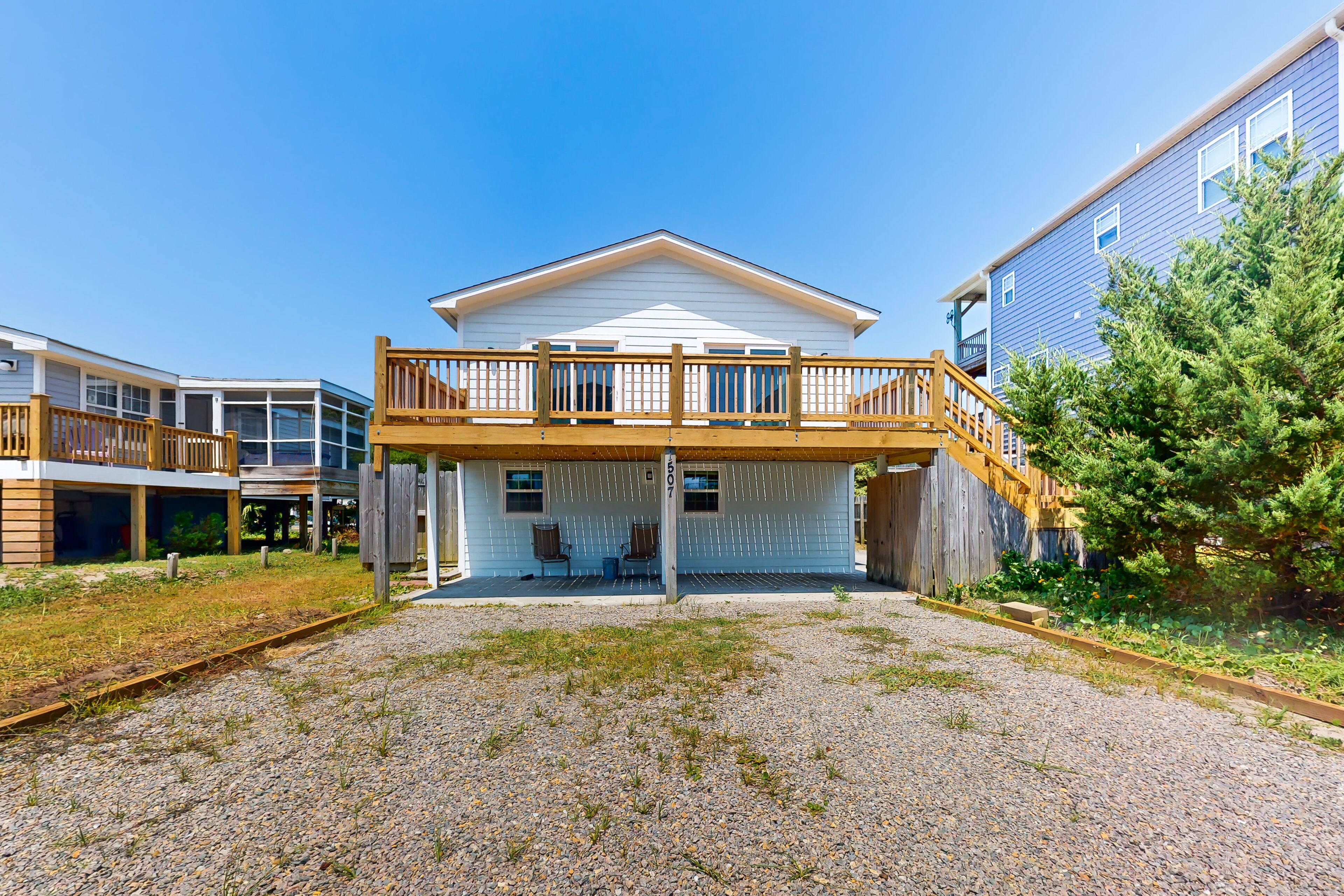 Easy Breezy | House in Surf City with modern interior and nautical charm