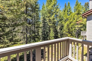 Property grounds - Lone Pine Retreat | Big Sky | Pet Friendly! (Big Sky)