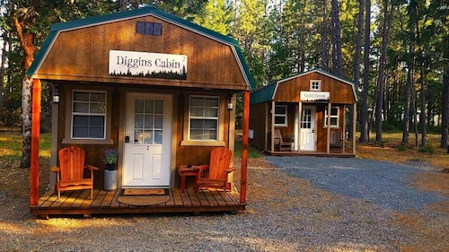 Diggins Cabin 2 -  Restrooms and Showers are only a short walk away.