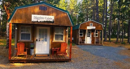 Diggins Cabin 2 - Restrooms and Showers are only a short walk away.