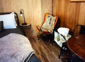 1 bedroom, free WiFi, bed sheets - Diggins Cabin 2 -  Restrooms and Showers are only a short walk away. (O'Brien)