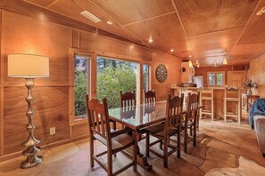 In-room dining - King (Flagstaff)