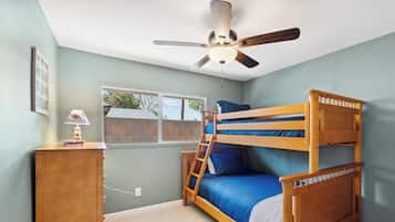 4 habitaciones, escritorio, tabla de planchar con plancha y wifi gratis